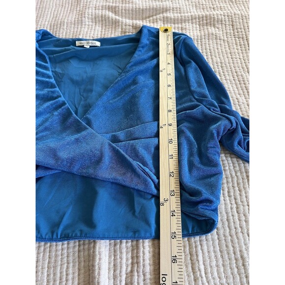 Remi x Revolve Niki Twist Front Stretch Crop Top Women Sz 1X Blue Slinky‎ V-Neck - Picture 6 of 12